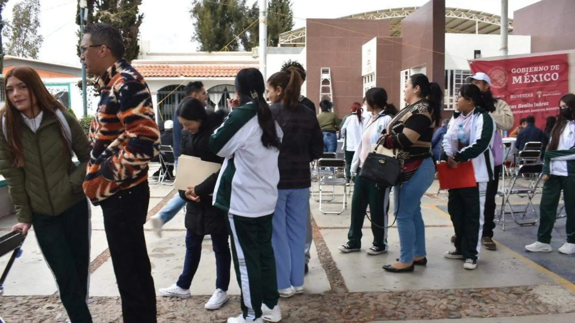 Jóvenes beneficiarios becas benito juárez